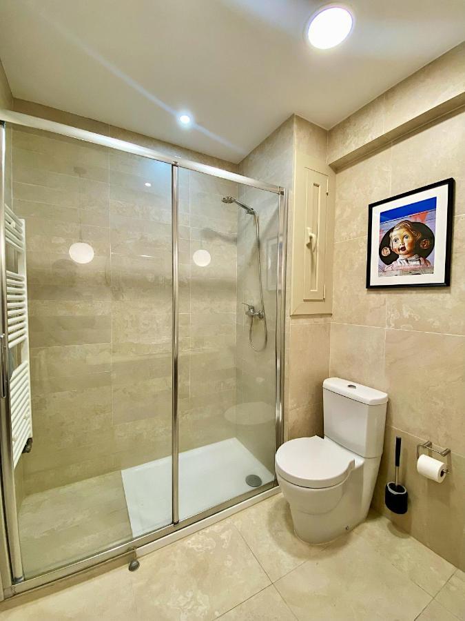 Abbott Apartment - 1 Min From The Beach - 100M2 - Sleeps 8 Sitges Eksteriør billede