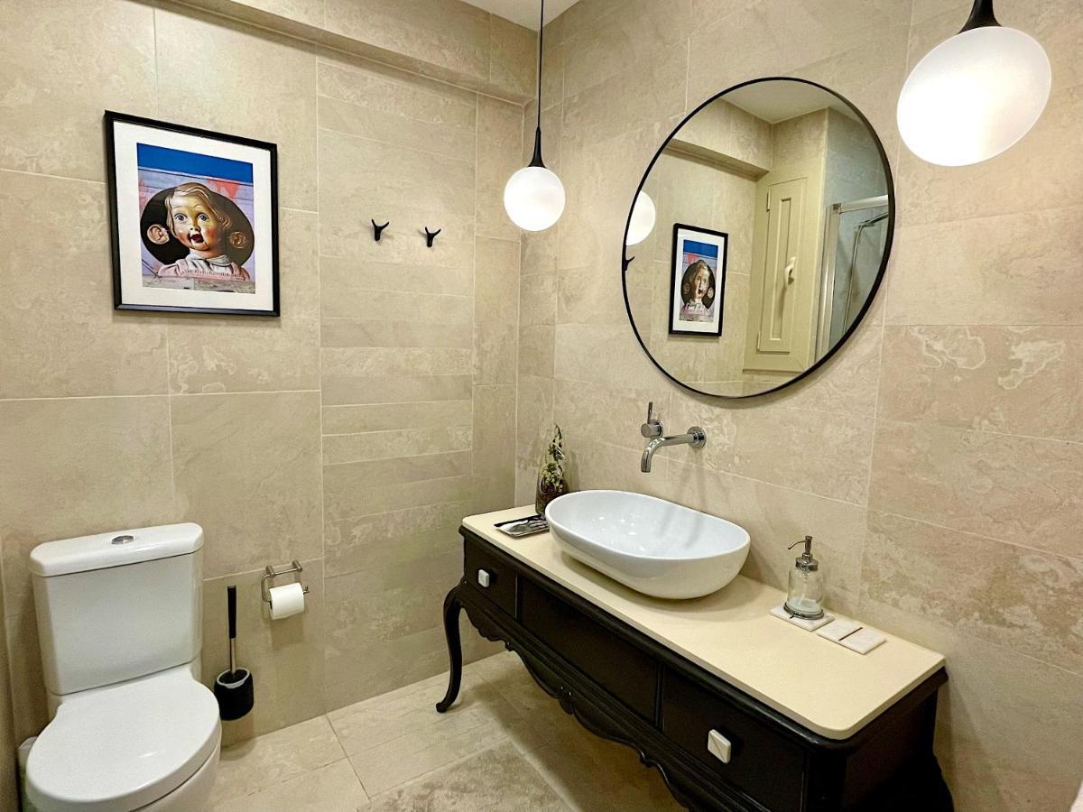 Abbott Apartment - 1 Min From The Beach - 100M2 - Sleeps 8 Sitges Eksteriør billede