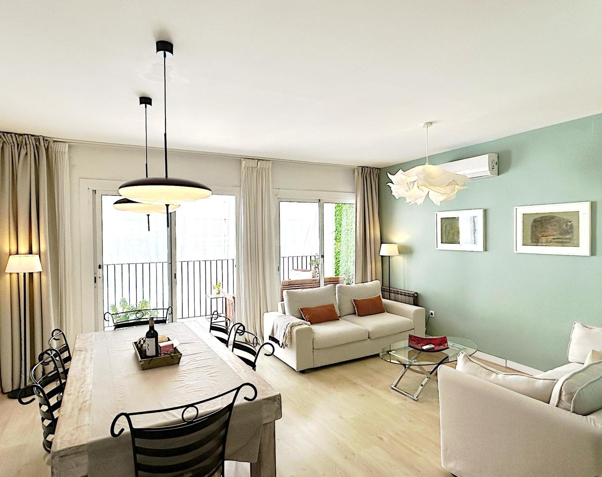 Abbott Apartment - 1 Min From The Beach - 100M2 - Sleeps 8 Sitges Eksteriør billede
