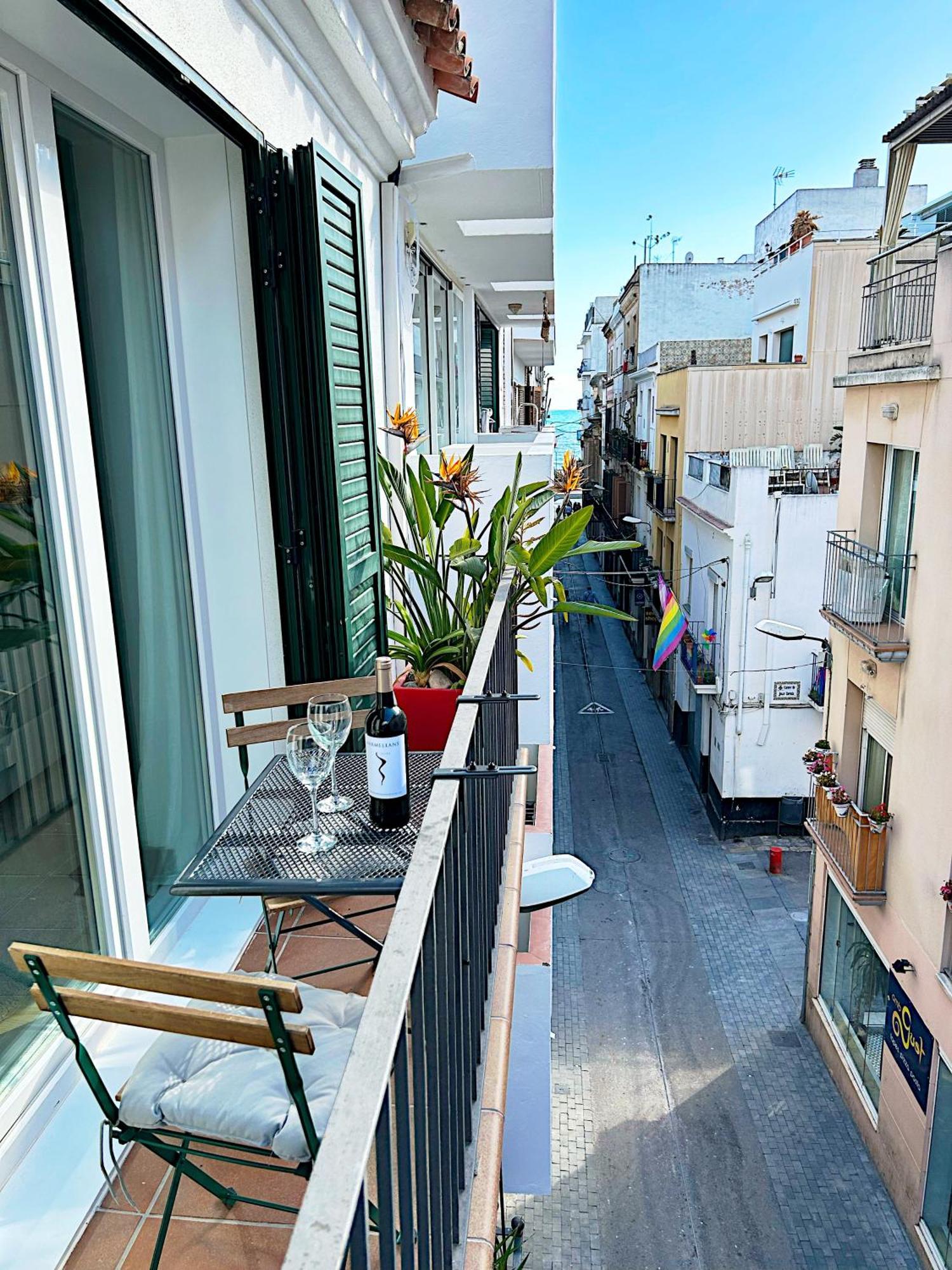 Abbott Apartment - 1 Min From The Beach - 100M2 - Sleeps 8 Sitges Eksteriør billede